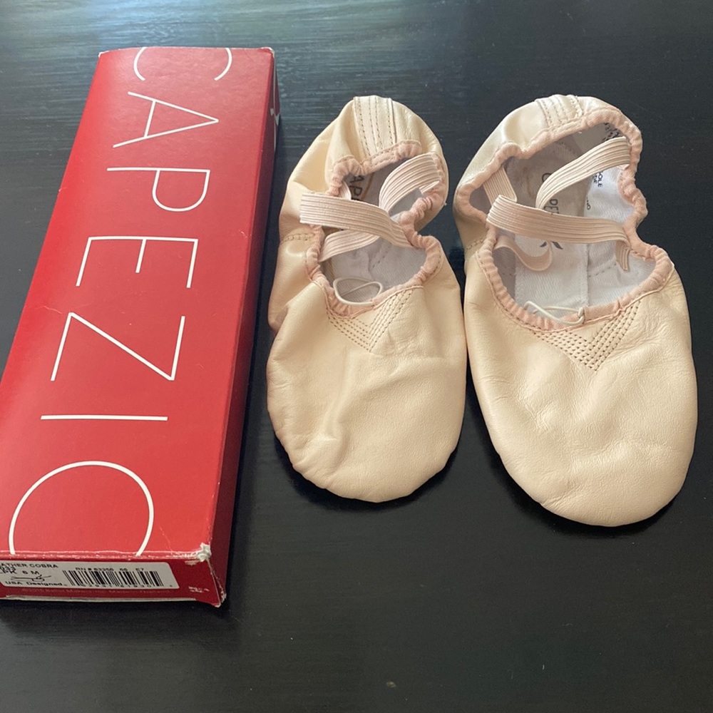 NEW in BOX Capezio Split Sole Leather Ballet Slipper 6M